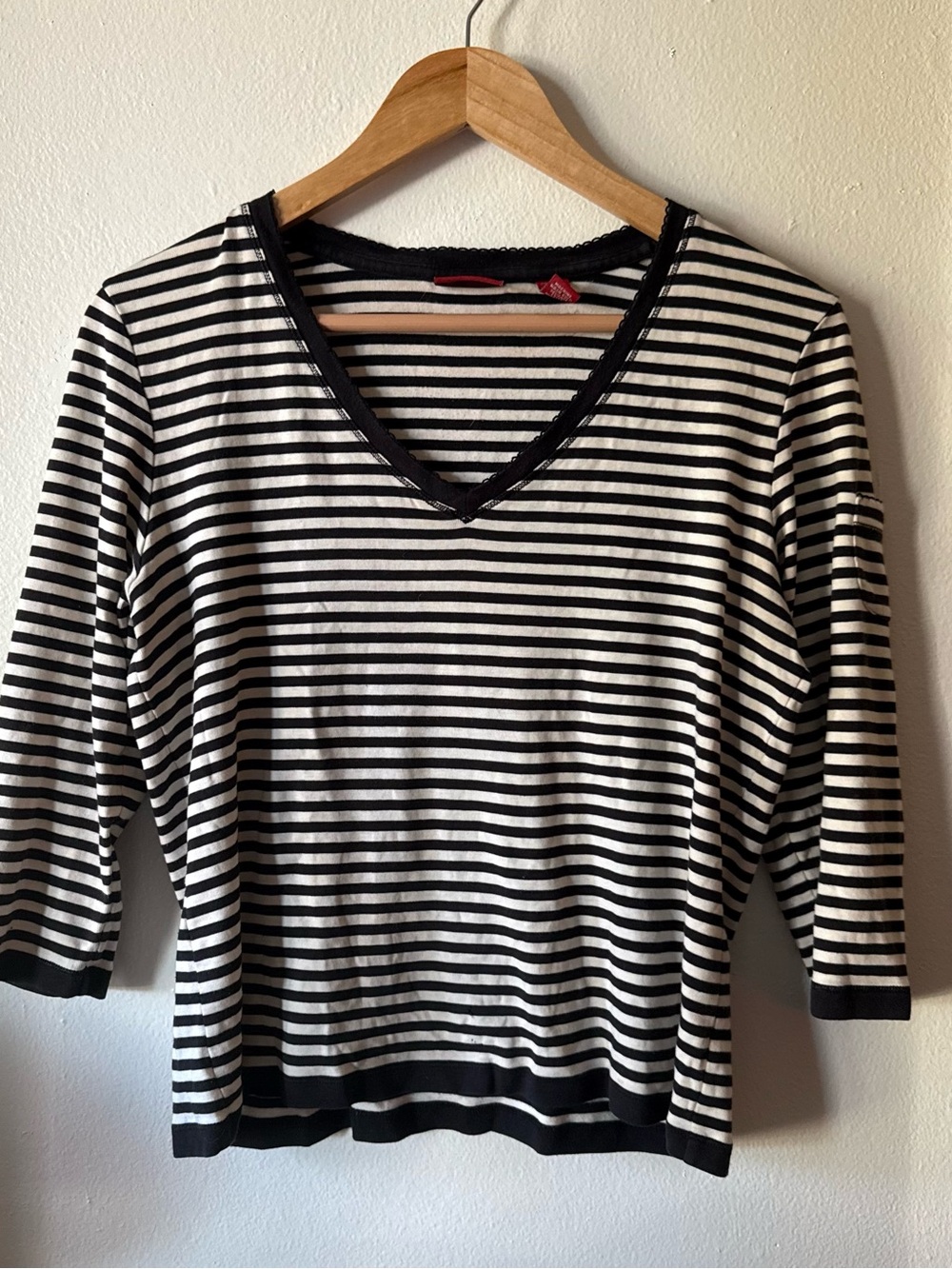 Valerie Stevens Black & White Striped V-Neck Long Sleeve Top